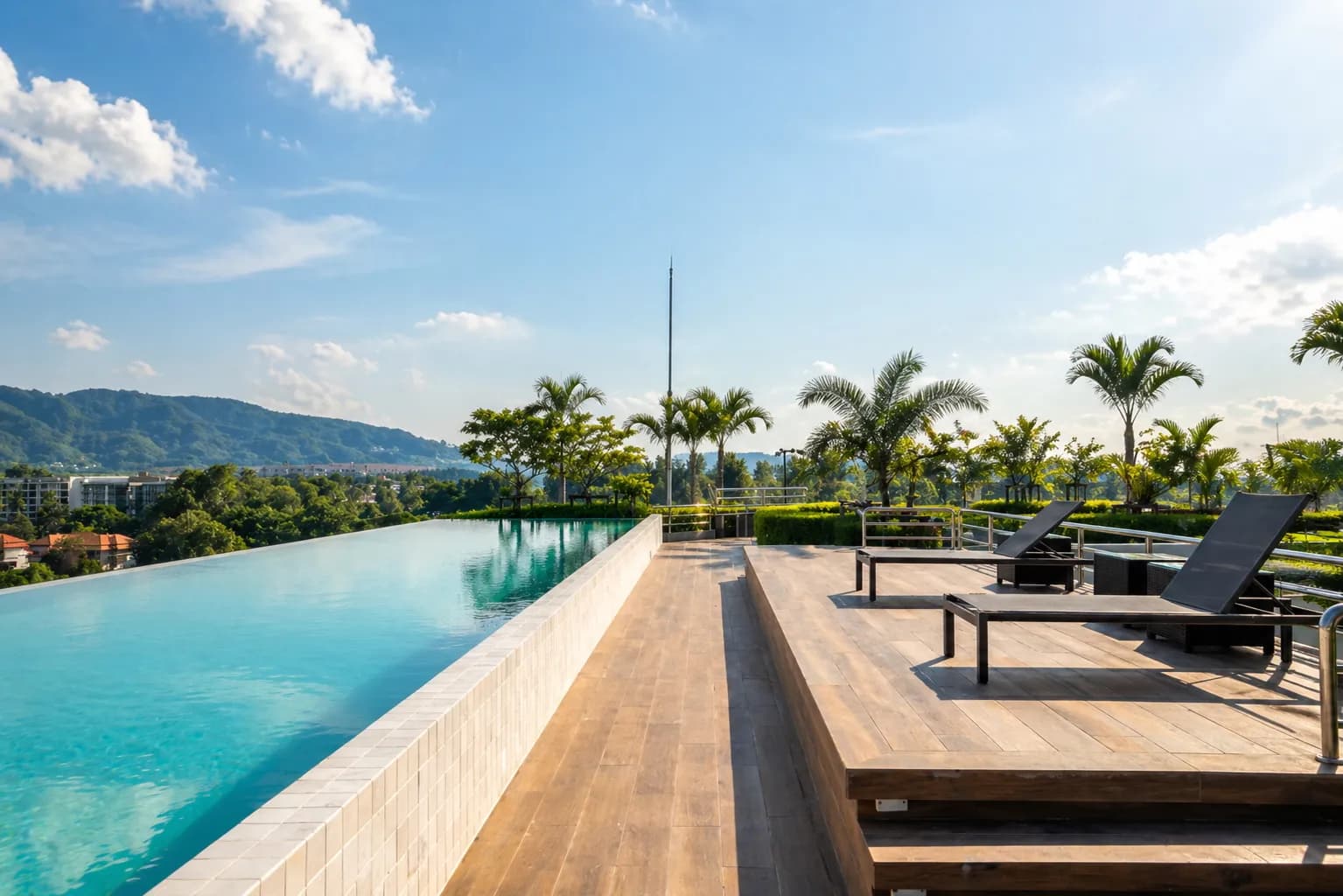 Luxury 2BR in Laguna•Golf View•Skypark Pool